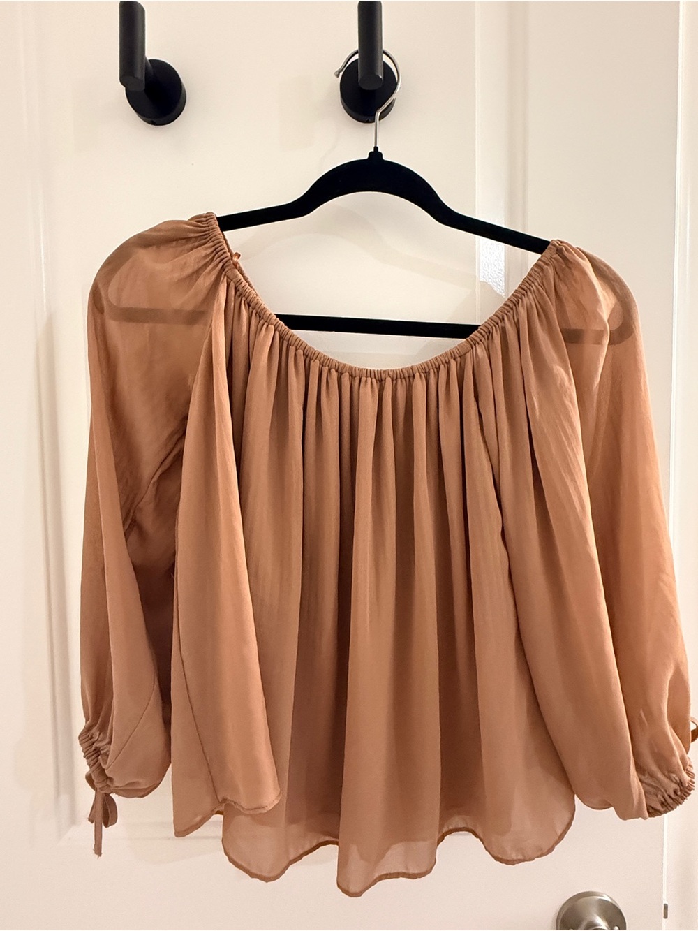 Womens Off-Shoulder Peasant Blouse in Camel XS